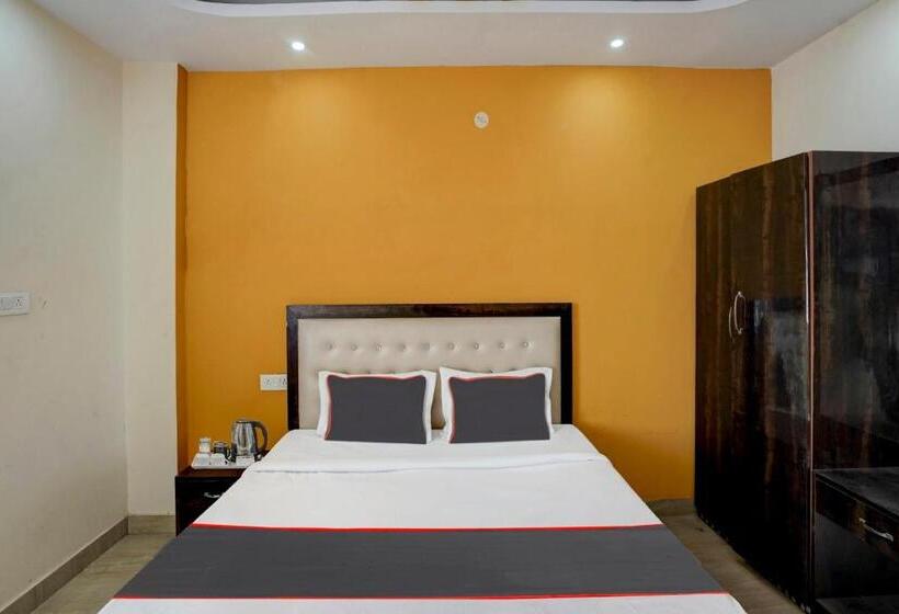 ホテル Collection O 809499 Rudraksha Continental