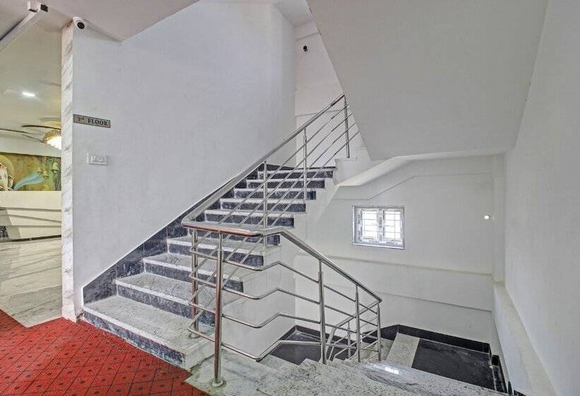 هتل Collection O Vinayaka Luxury Stays