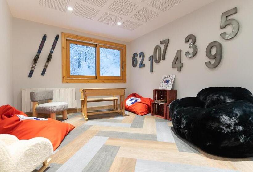 ホテル Hôtel Le Cristal Lodge   Terresens
