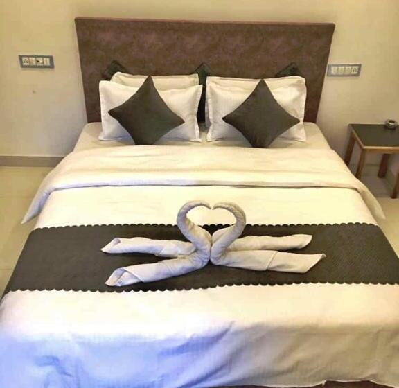 Отель Green Hub Pool Villa With Nature