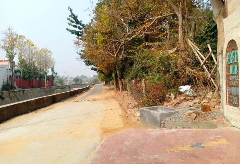 Отель Green Hub Pool Villa With Nature