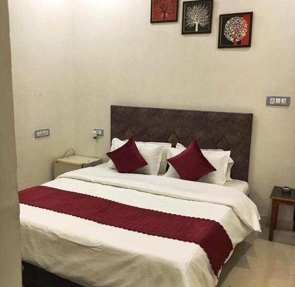 Отель Green Hub Pool Villa With Nature