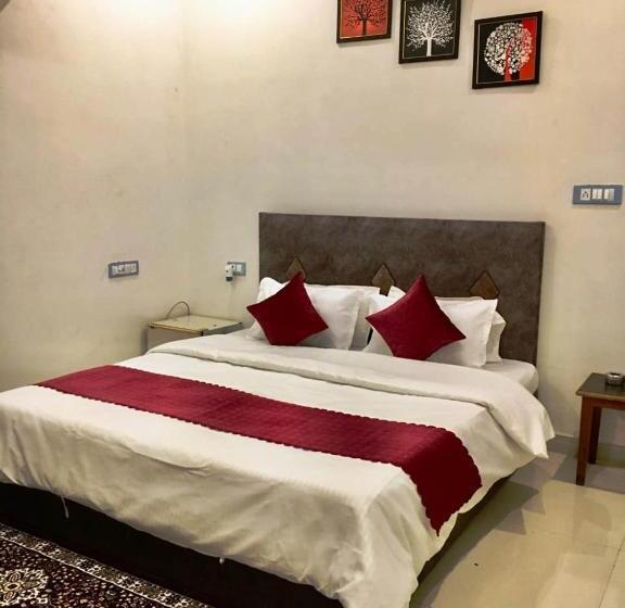 Отель Green Hub Pool Villa With Nature