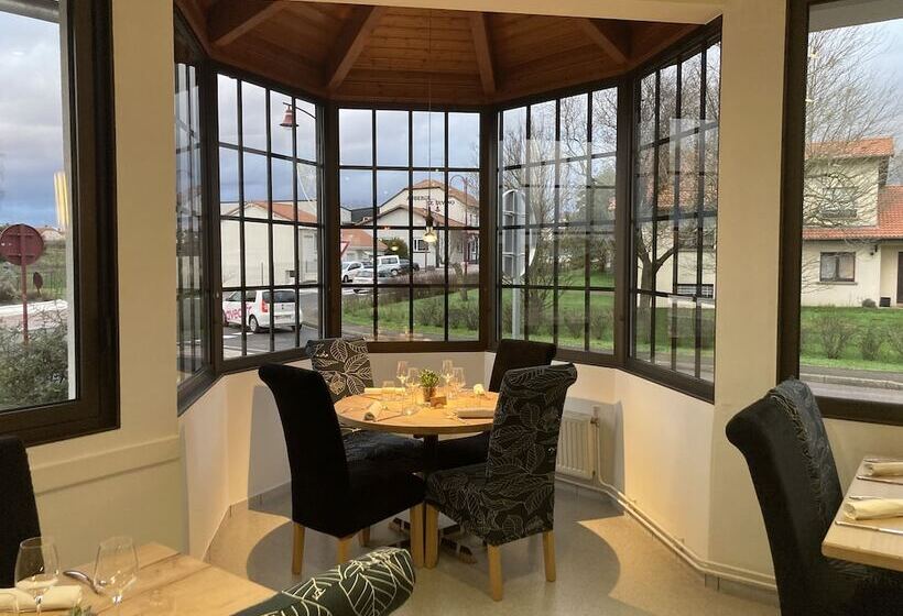 Отель Hôtel Restaurant Le S Y