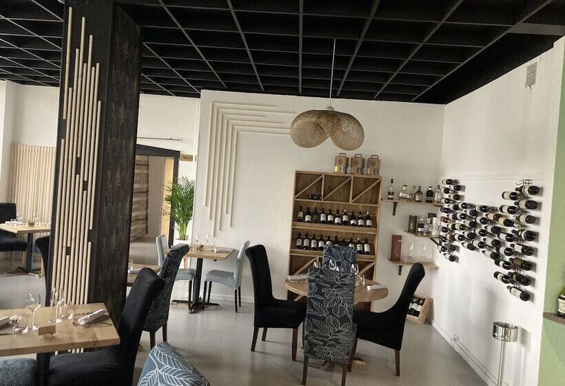 Отель Hôtel Restaurant Le S Y