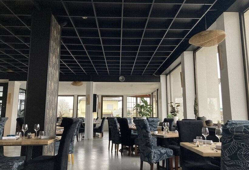 Отель Hôtel Restaurant Le S Y