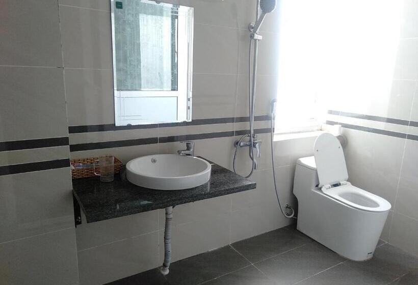 هتل Khách Sạn Crown Gần đại Học Nông Lâm Tn