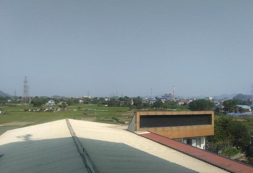 هتل Khách Sạn Crown Gần đại Học Nông Lâm Tn