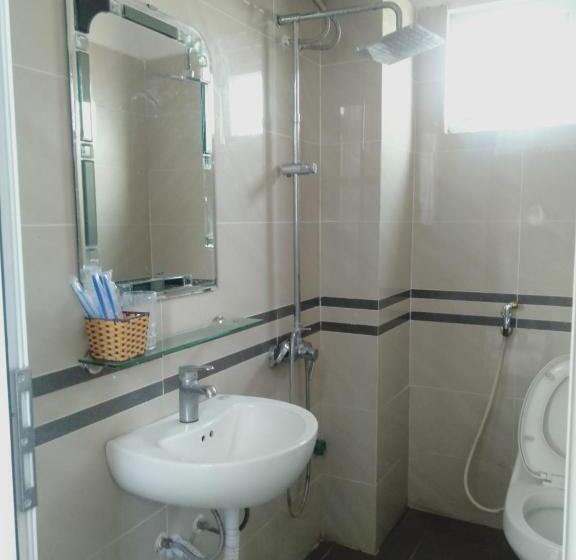 هتل Khách Sạn Crown Gần đại Học Nông Lâm Tn