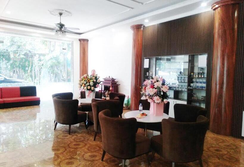 هتل Khách Sạn Crown Gần đại Học Nông Lâm Tn