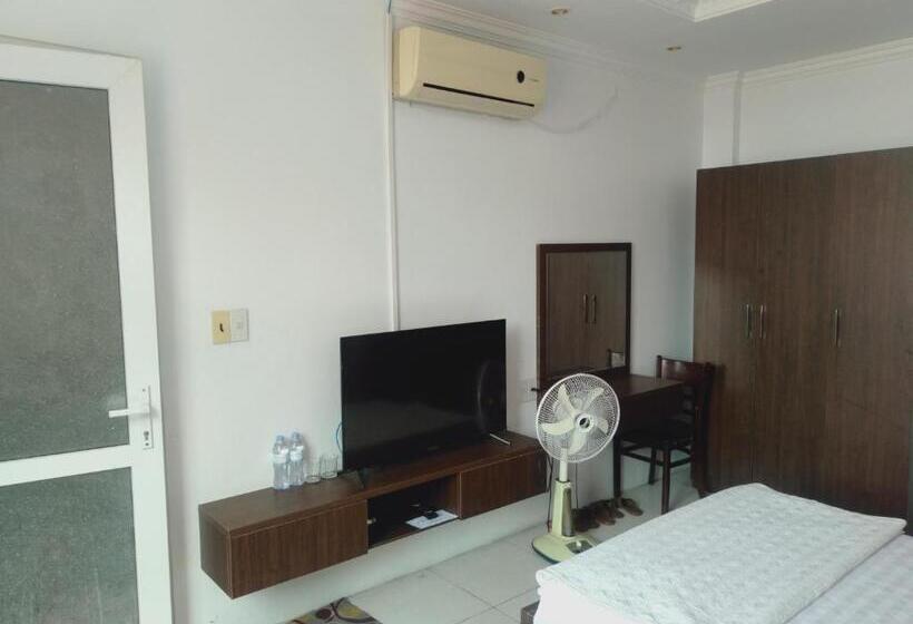 هتل Khách Sạn Crown Gần đại Học Nông Lâm Tn