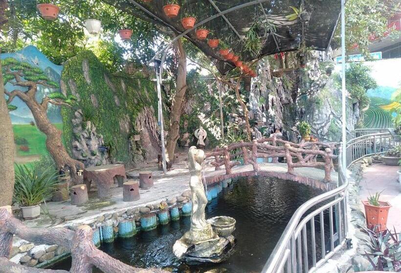 هتل Khách Sạn Crown Gần đại Học Nông Lâm Tn