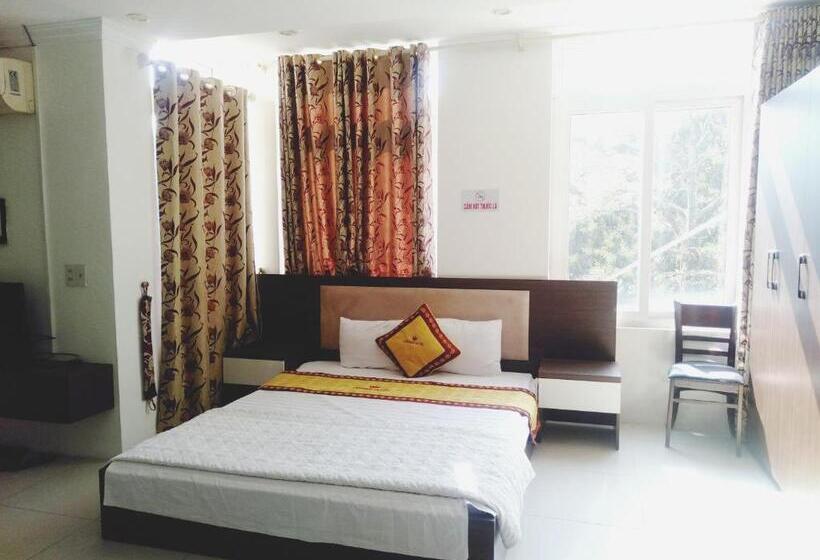 هتل Khách Sạn Crown Gần đại Học Nông Lâm Tn