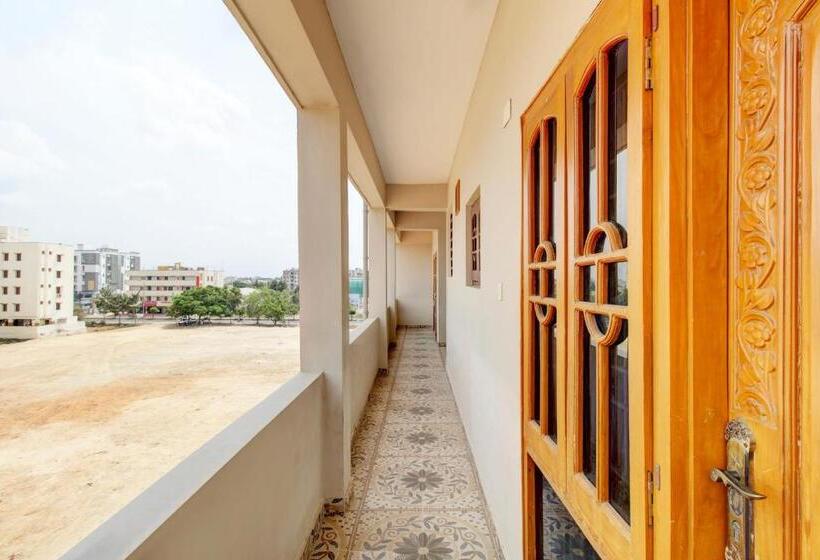 Отель Oyo Flagship 80938  Devi Guest Rooms