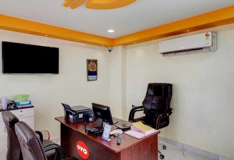 Отель Oyo Flagship 80938  Devi Guest Rooms