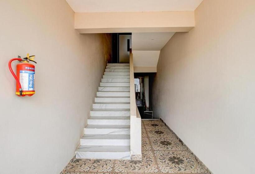 Отель Oyo Flagship 80938  Devi Guest Rooms