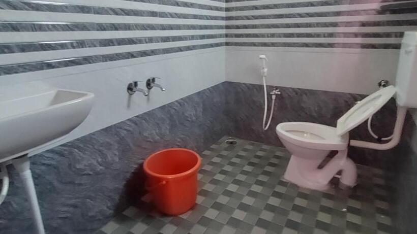 בית מלון כפרי Staymaker Madhu Residency