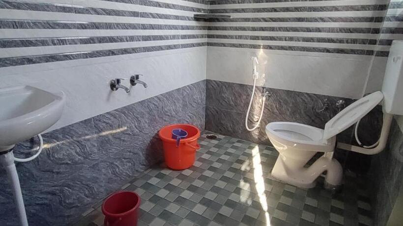 בית מלון כפרי Staymaker Madhu Residency