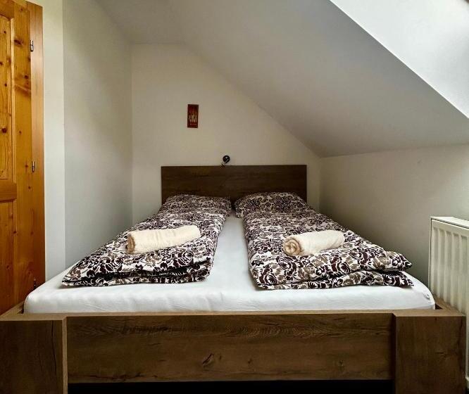 펜션 Restaurace A Penzion Na Stráni