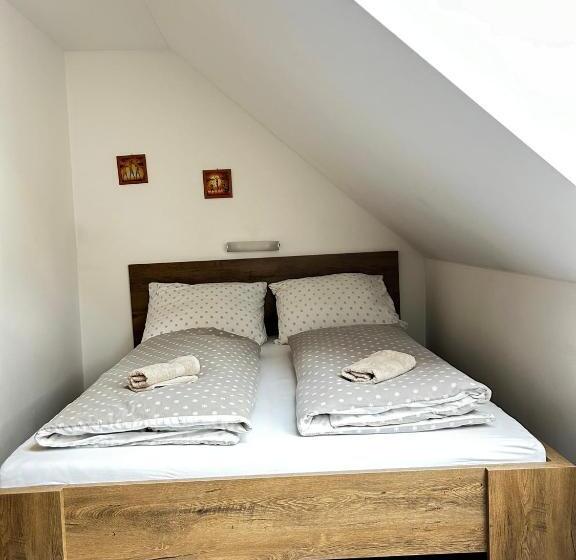 펜션 Restaurace A Penzion Na Stráni