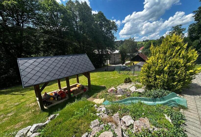 펜션 Restaurace A Penzion Na Stráni