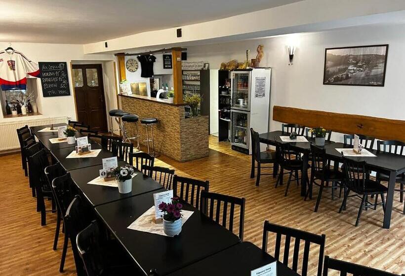 펜션 Restaurace A Penzion Na Stráni