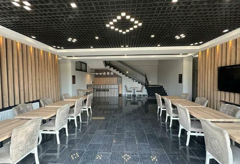 הוסטל Akel Guest House