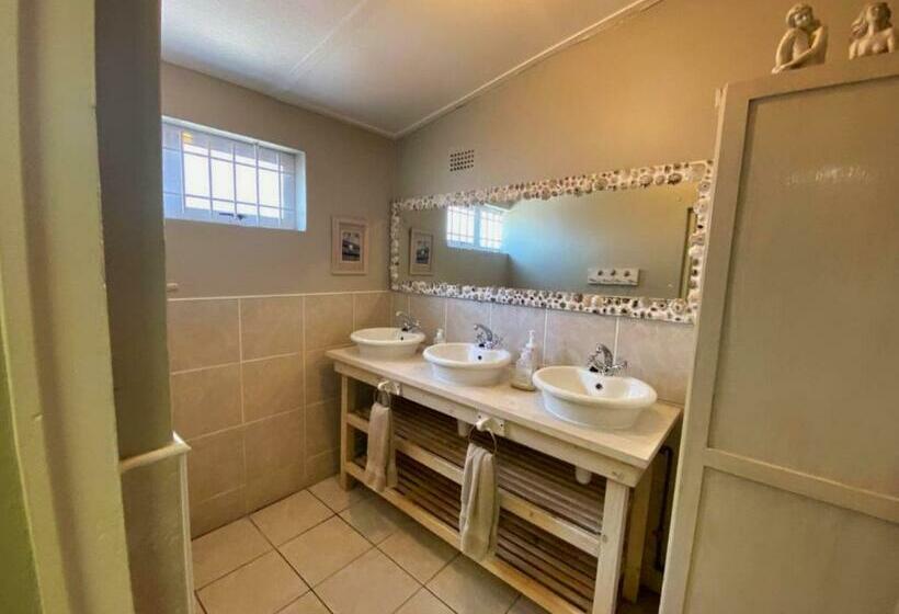 הוסטל Cozy Corner Backpackers