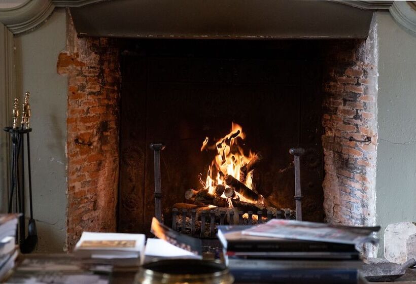 ベッドアンドブレックファースト Château De Montautre