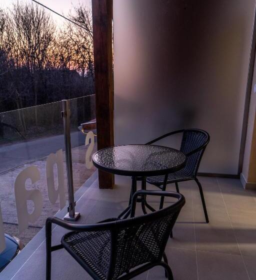 ベッドアンドブレックファースト Rózsa étterem & Panzió