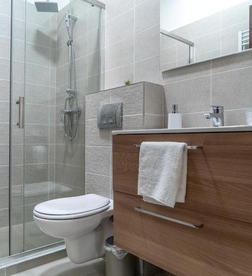 ベッドアンドブレックファースト Rózsa étterem & Panzió