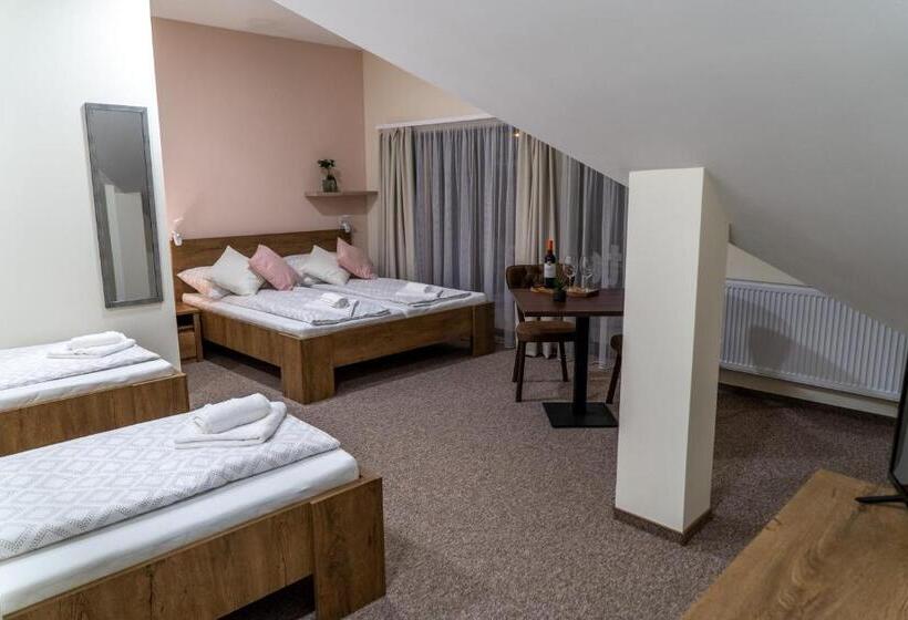 ベッドアンドブレックファースト Rózsa étterem & Panzió