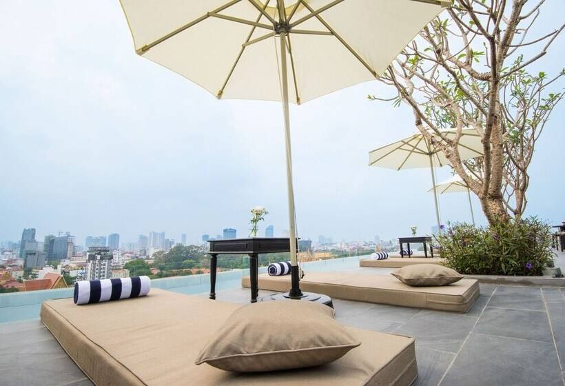 Glow Park Hotel Grand Royal Palace