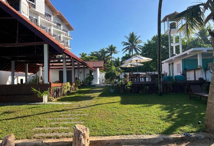 Отель Aussie Swiss