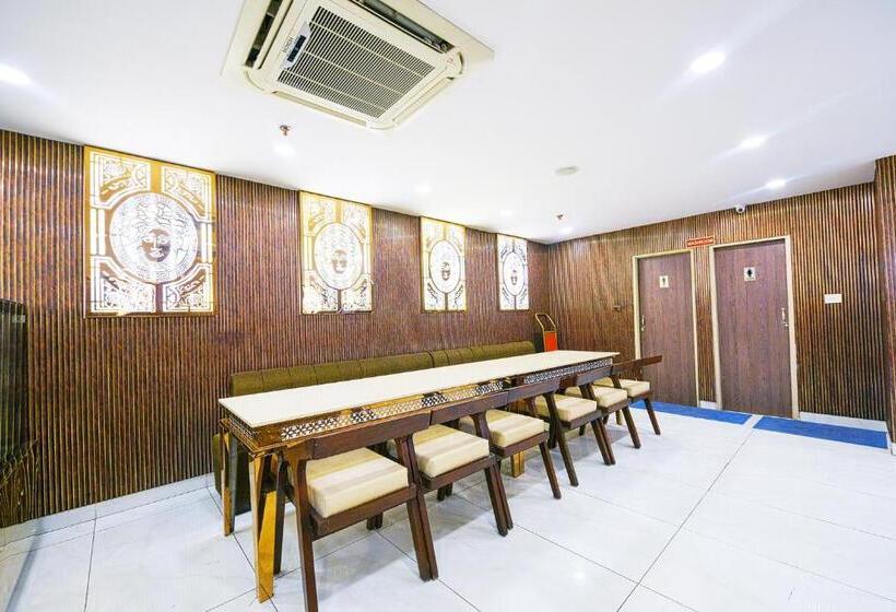 فندق Xenious Biz Ayaan Residency