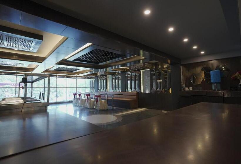 Geetika Galaxy Hotel By Wb Inn