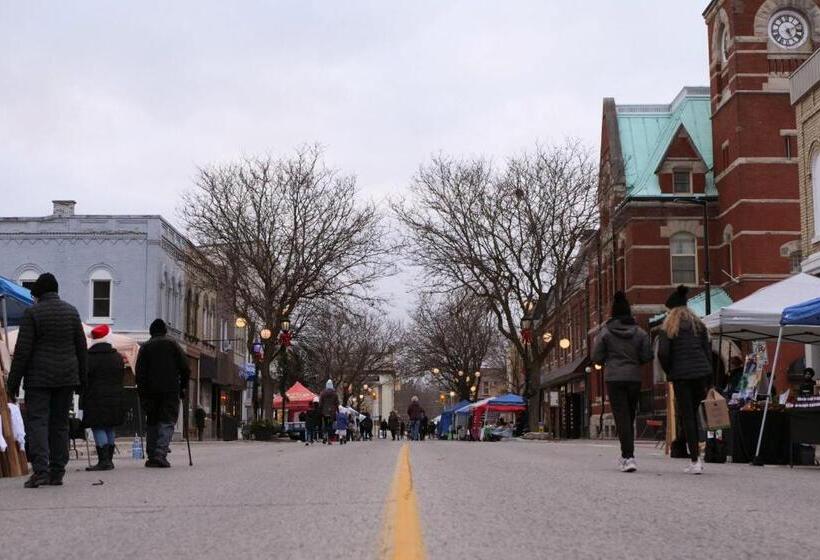 בית מלון כפרי Holiday Inn Express   Strathroy, An Ihg