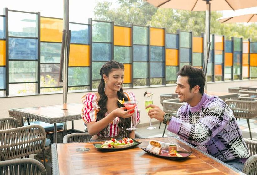 בית מלון כפרי Ibis Thane   An Accor Brand