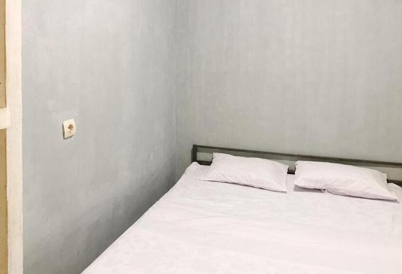 호텔 Backpacker Homestay Jatisampurna Redpartner