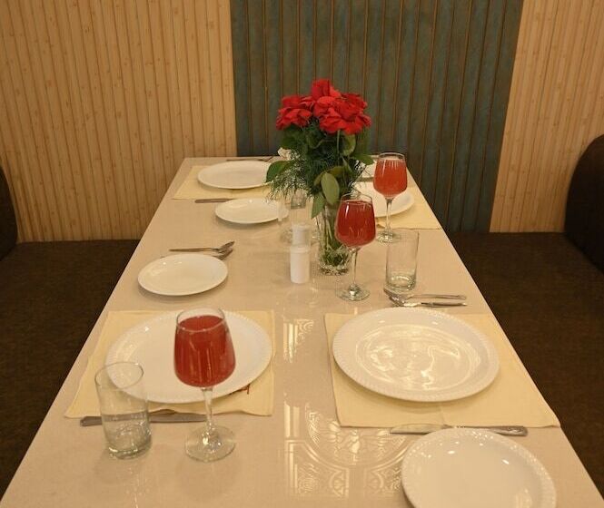 فندق Xenious Biz Ayaan Residency