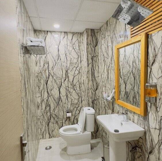 فندق Xenious Biz Ayaan Residency