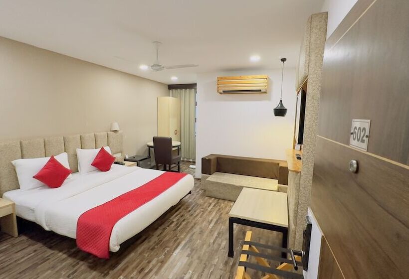 فندق Xenious Biz Ayaan Residency