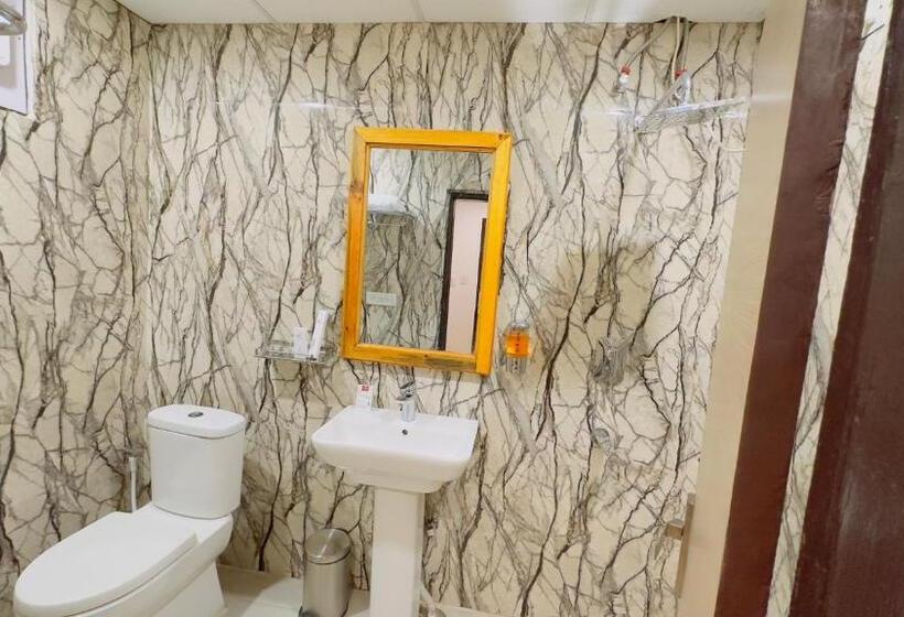 فندق Xenious Biz Ayaan Residency