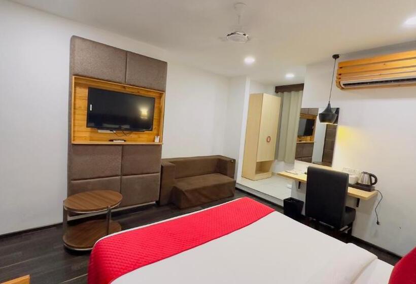 فندق Xenious Biz Ayaan Residency