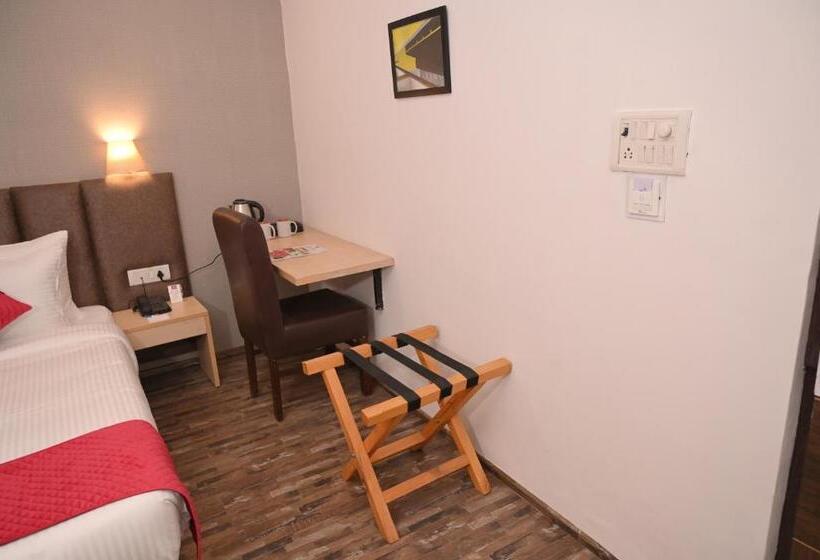 فندق Xenious Biz Ayaan Residency