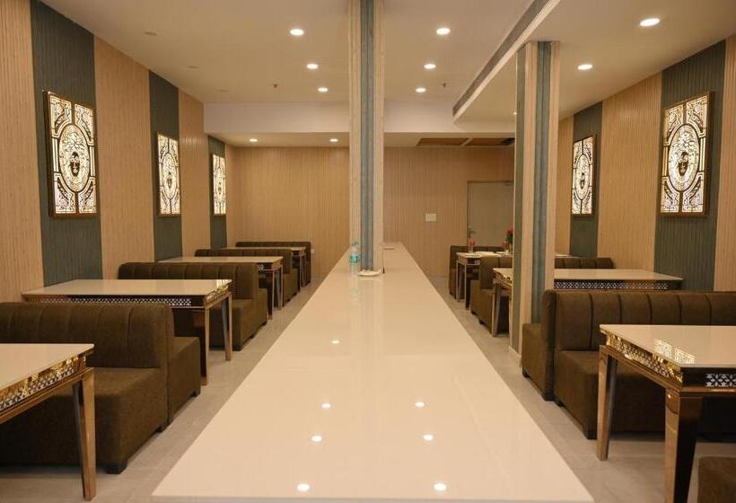 فندق Xenious Biz Ayaan Residency