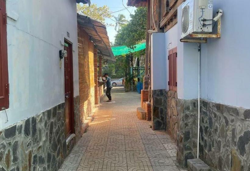 Magenta Hostel   Muine