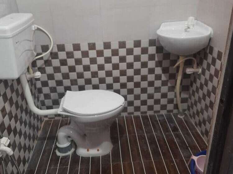 پانسیون Akshita Guest House By Grb