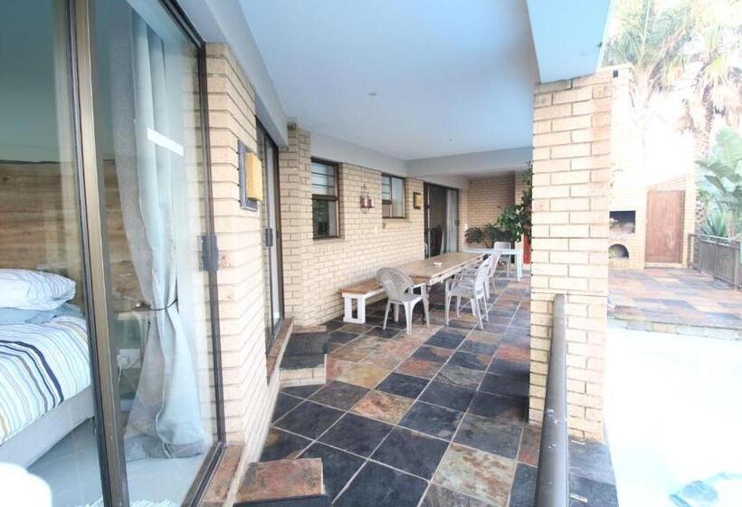 ペンション Cove Rock Stay