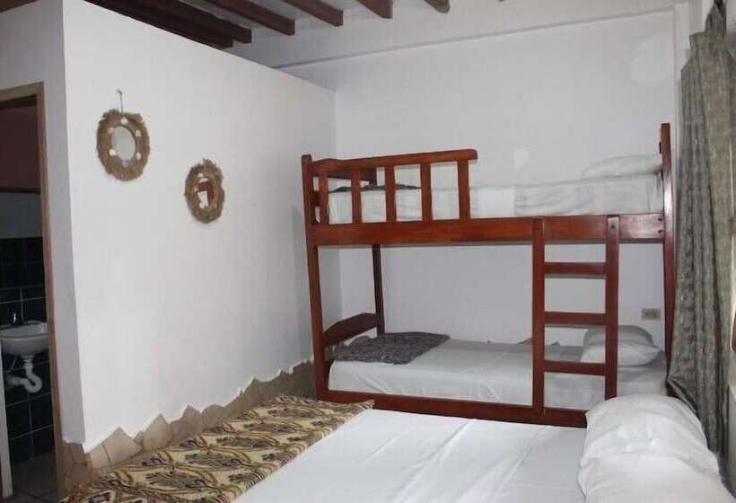 بنسيون Hostal Machalilla